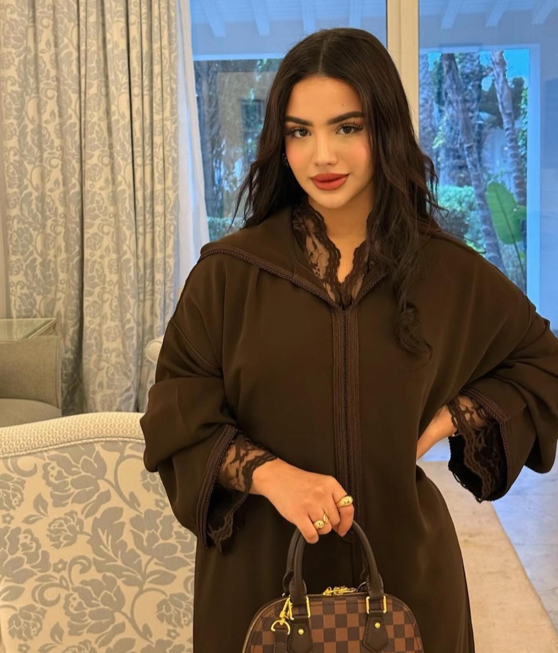 جلابة براون مكوّنة من قطعتين