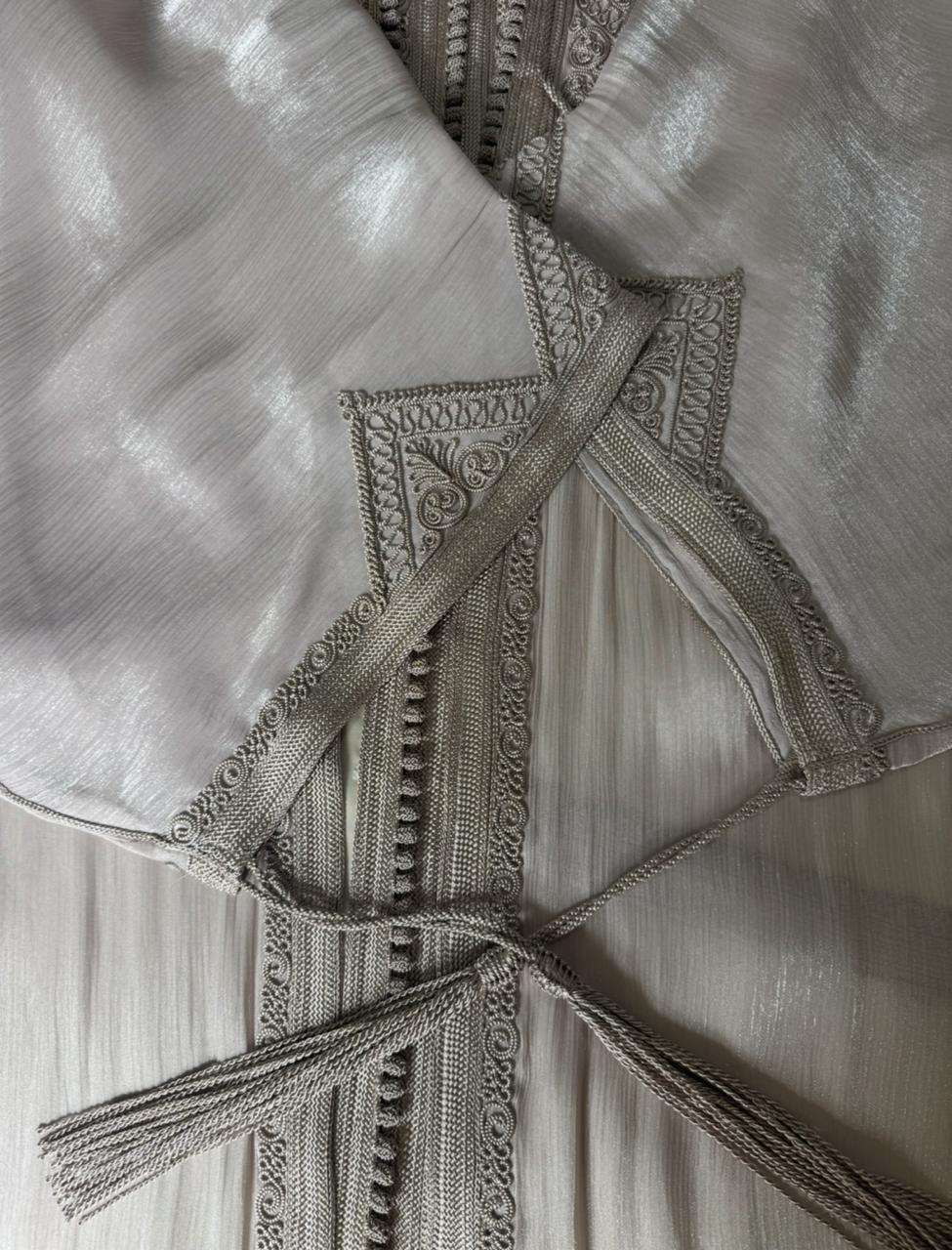 قفطان قطعتين فاخر من قماش الأورغانزا والحرير