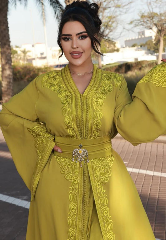 تكشيطة مبهرة بتطريز رباطي متقن