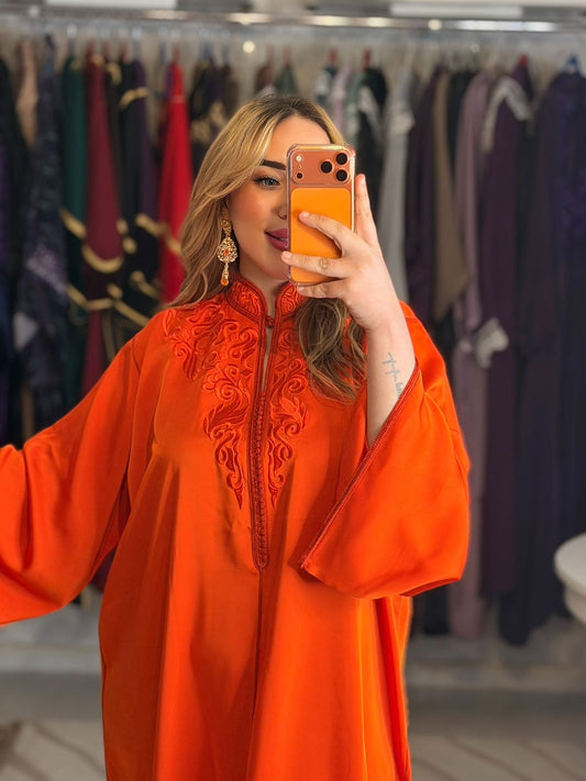 جلابة فاخرة بتفاصيل متقنة