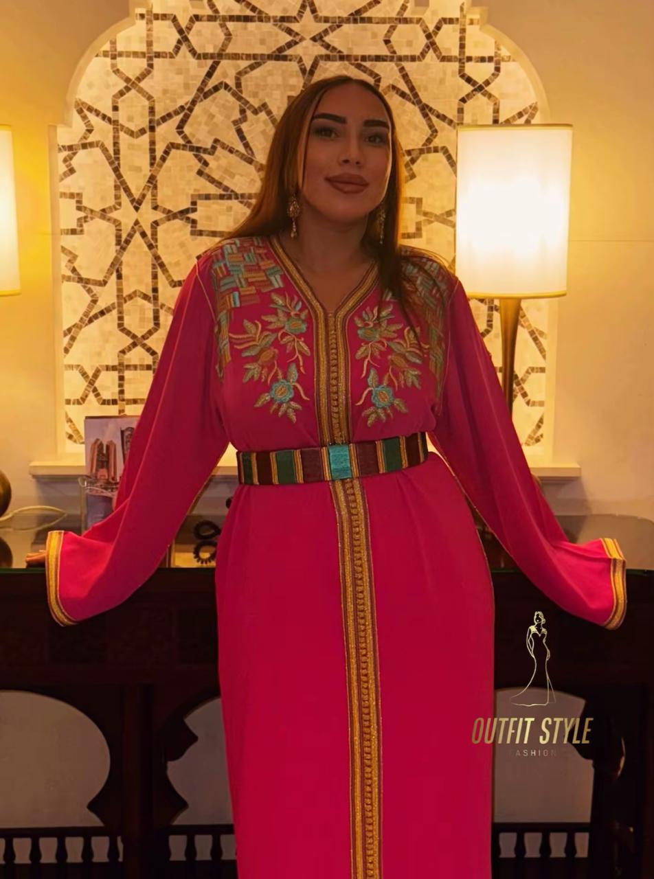 قفطان الأنيق بتطريز رباطي متقن