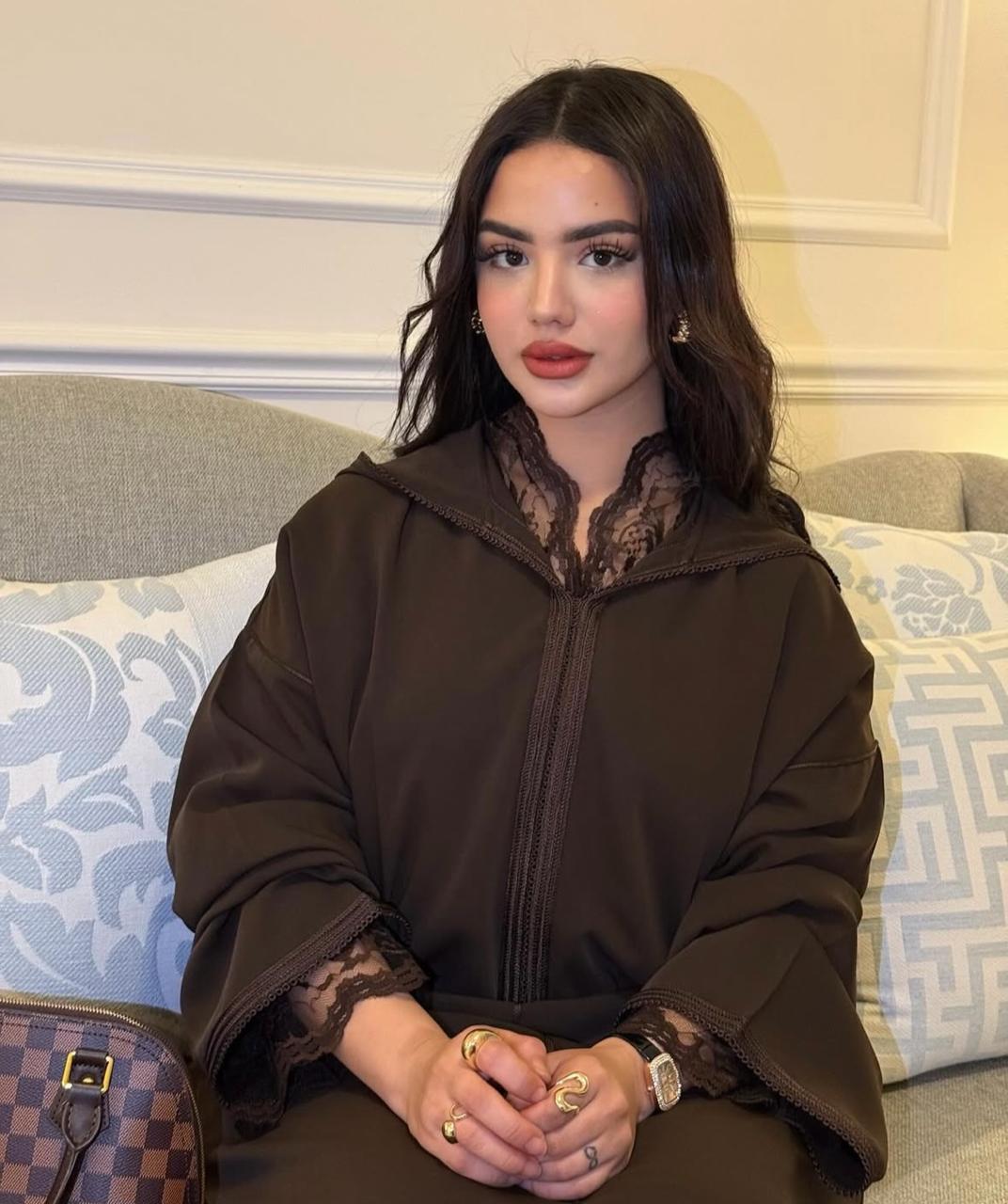 جلابة براون مكوّنة من قطعتين