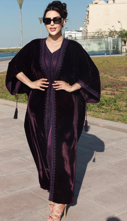 قفطان يجمع بين الرقي والفخامة