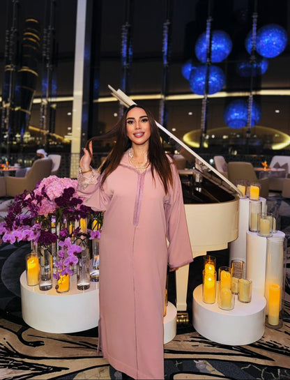 جلابة أنيقة بشغل ضفيرة يدوي