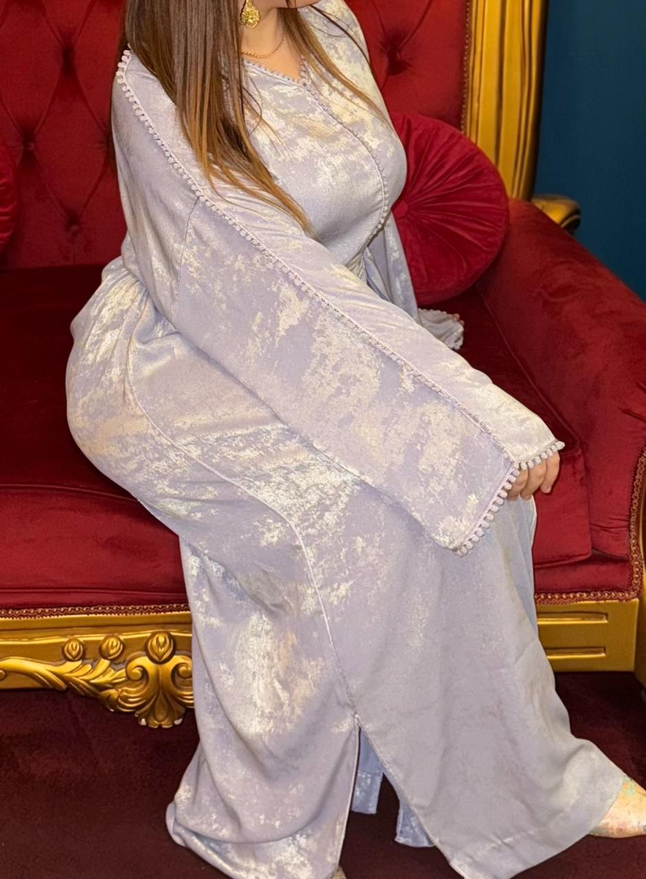 قفطان الأنيق بتطريز رباطي متقن