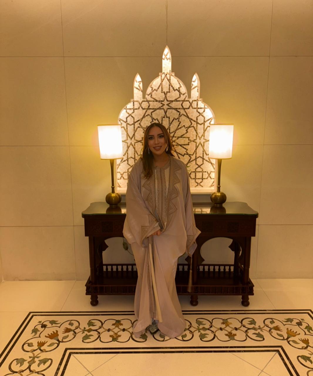 قفطان قطعتين فاخر من قماش الأورغانزا والحرير