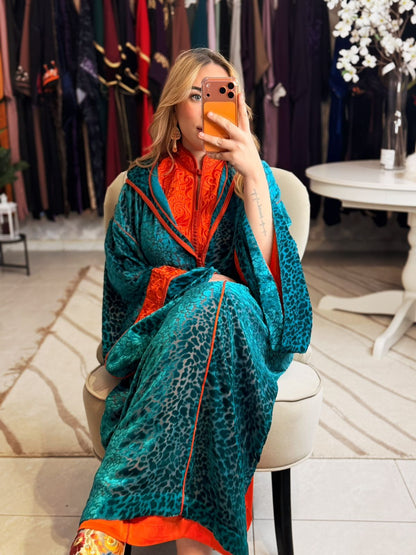 جلابة فاخرة بتفاصيل متقنة