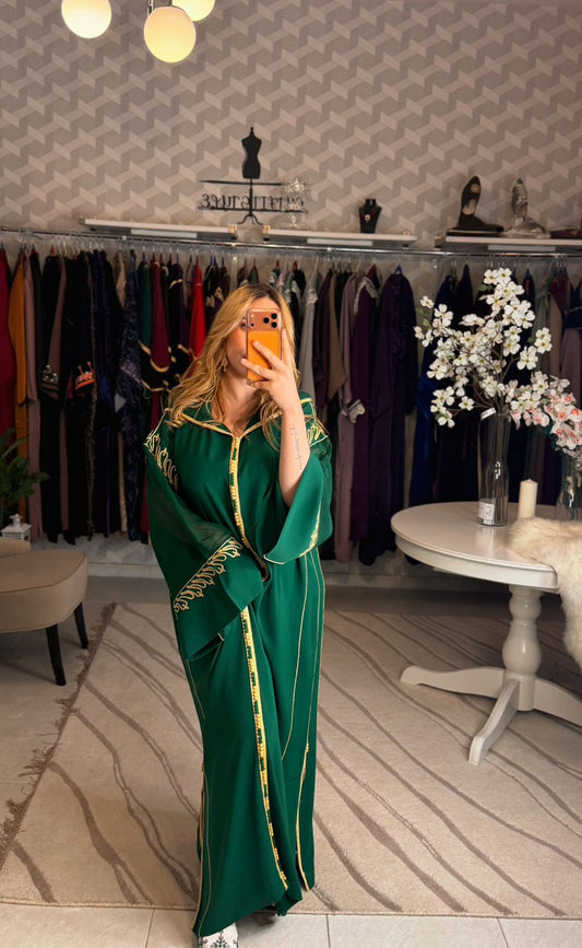 جلابة بطرز معلم وصقلي راقٍ