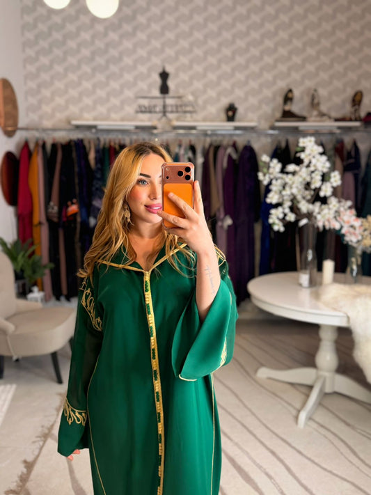 جلابة بطرز معلم وصقلي راقٍ