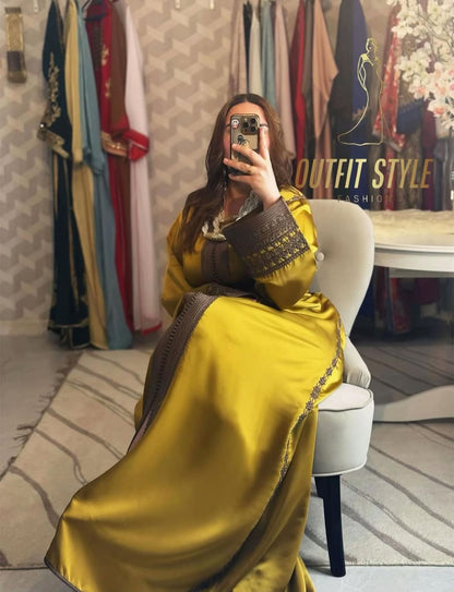 قفطان من حرير فاخر